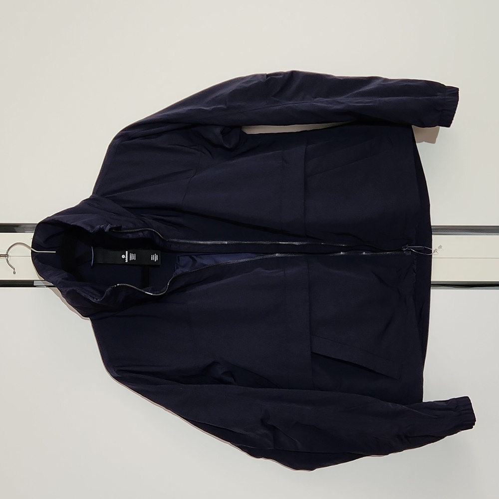 Lululemon Cropped Windbraker Jacket with Retractable Hood in Navy size 4